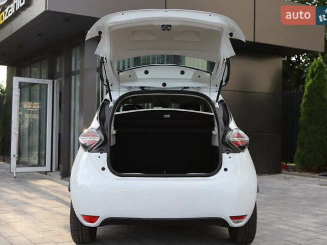 Белый Рено Зое, объемом двигателя 0 л и пробегом 19 тыс. км за 14400 $, фото 50 на Automoto.ua