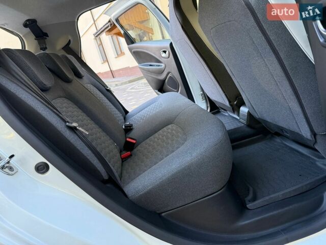 Білий Рено Зое, об'ємом двигуна 0 л та пробігом 37 тис. км за 14499 $, фото 155 на Automoto.ua