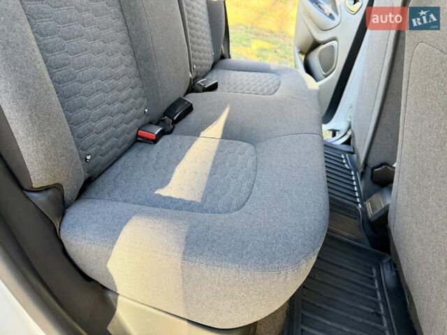 Белый Рено Зое, объемом двигателя 0 л и пробегом 40 тыс. км за 14200 $, фото 26 на Automoto.ua