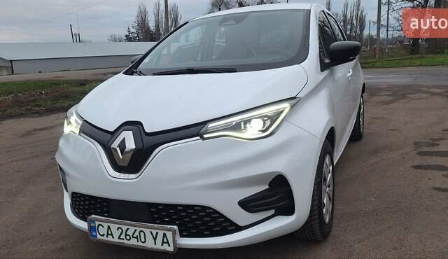 Белый Рено Зое, объемом двигателя 0 л и пробегом 54 тыс. км за 13900 $, фото 90 на Automoto.ua