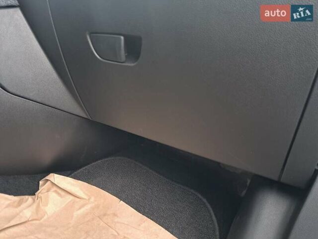 Білий Рено Зое, об'ємом двигуна 0 л та пробігом 12 тис. км за 14800 $, фото 26 на Automoto.ua