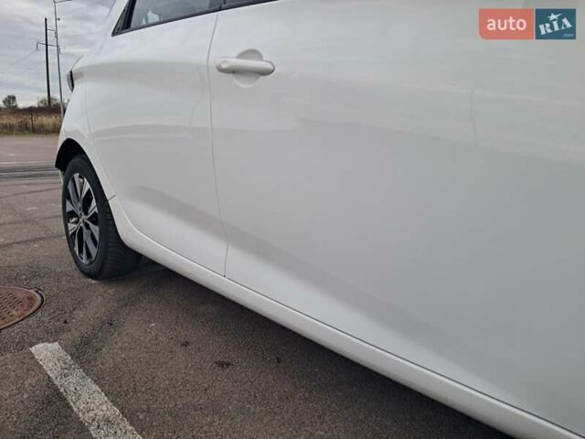 Білий Рено Зое, об'ємом двигуна 0 л та пробігом 12 тис. км за 14800 $, фото 22 на Automoto.ua