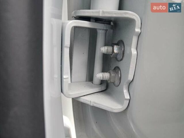 Білий Рено Зое, об'ємом двигуна 0 л та пробігом 12 тис. км за 14800 $, фото 32 на Automoto.ua