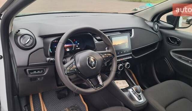 Белый Рено Зое, объемом двигателя 0 л и пробегом 54 тыс. км за 13900 $, фото 30 на Automoto.ua