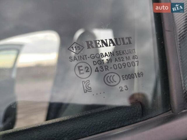 Білий Рено Зое, об'ємом двигуна 0 л та пробігом 12 тис. км за 14800 $, фото 87 на Automoto.ua