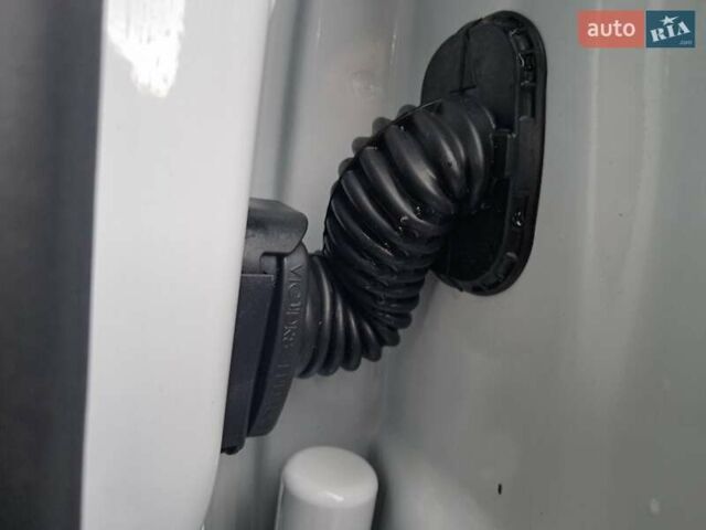 Білий Рено Зое, об'ємом двигуна 0 л та пробігом 12 тис. км за 14800 $, фото 31 на Automoto.ua