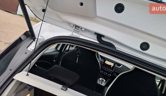 Белый Рено Зое, объемом двигателя 0 л и пробегом 54 тыс. км за 13900 $, фото 17 на Automoto.ua