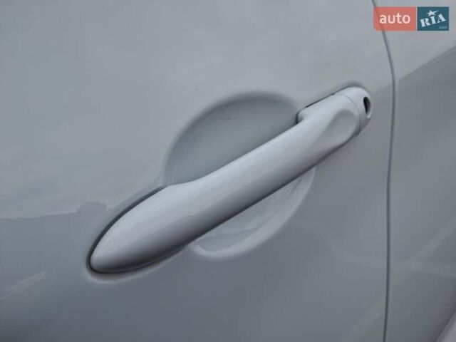 Білий Рено Зое, об'ємом двигуна 0 л та пробігом 12 тис. км за 14800 $, фото 14 на Automoto.ua