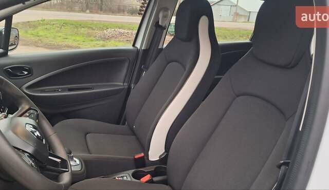 Белый Рено Зое, объемом двигателя 0 л и пробегом 54 тыс. км за 13900 $, фото 29 на Automoto.ua