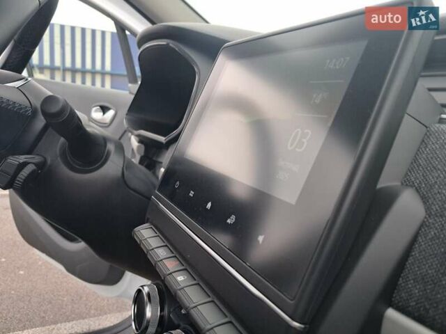 Білий Рено Зое, об'ємом двигуна 0 л та пробігом 12 тис. км за 14800 $, фото 25 на Automoto.ua