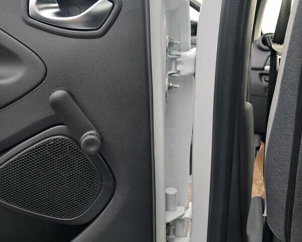 Белый Рено Зое, объемом двигателя 0 л и пробегом 15 тыс. км за 13900 $, фото 8 на Automoto.ua