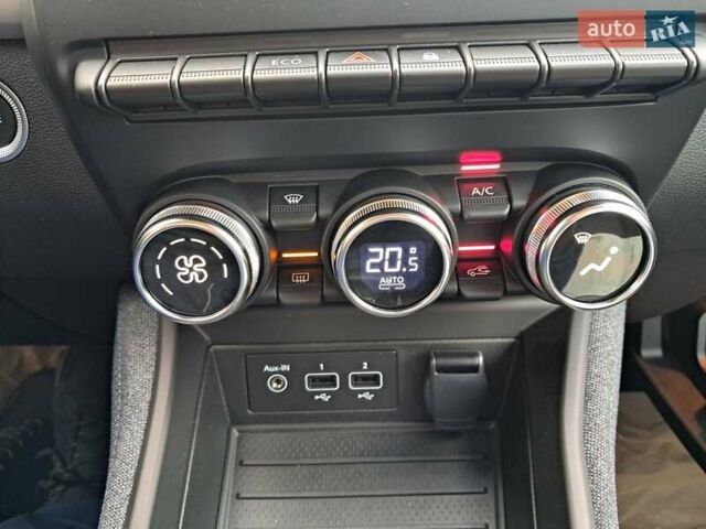 Білий Рено Зое, об'ємом двигуна 0 л та пробігом 12 тис. км за 14800 $, фото 146 на Automoto.ua