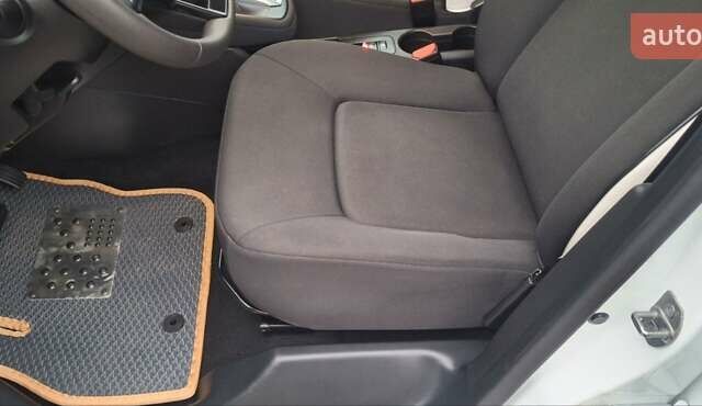 Белый Рено Зое, объемом двигателя 0 л и пробегом 54 тыс. км за 13900 $, фото 64 на Automoto.ua