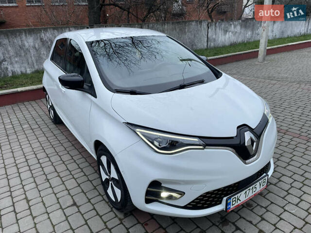 Белый Рено Зое, объемом двигателя 0 л и пробегом 31 тыс. км за 13999 $, фото 12 на Automoto.ua