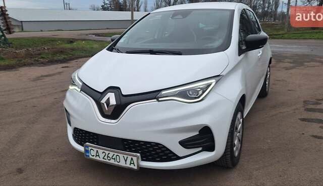 Белый Рено Зое, объемом двигателя 0 л и пробегом 54 тыс. км за 13900 $, фото 36 на Automoto.ua