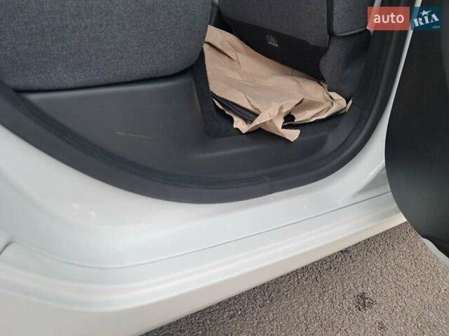 Білий Рено Зое, об'ємом двигуна 0 л та пробігом 12 тис. км за 14800 $, фото 49 на Automoto.ua