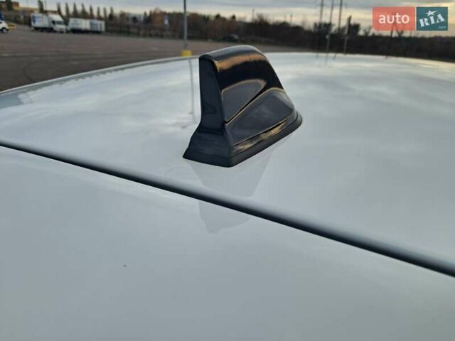 Білий Рено Зое, об'ємом двигуна 0 л та пробігом 12 тис. км за 14800 $, фото 84 на Automoto.ua