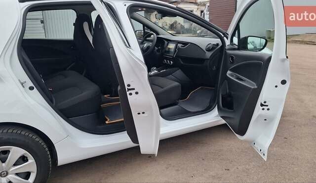Белый Рено Зое, объемом двигателя 0 л и пробегом 54 тыс. км за 13900 $, фото 75 на Automoto.ua