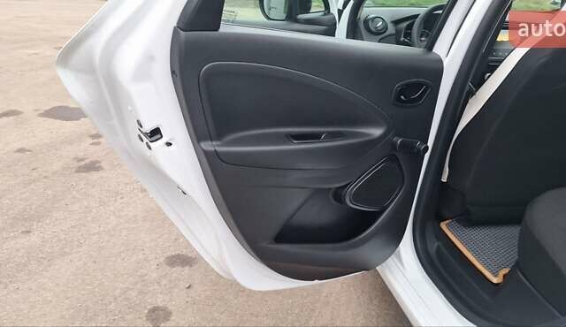 Белый Рено Зое, объемом двигателя 0 л и пробегом 54 тыс. км за 13900 $, фото 53 на Automoto.ua