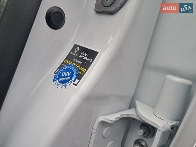 Белый Рено Зое, объемом двигателя 0 л и пробегом 15 тыс. км за 13900 $, фото 9 на Automoto.ua
