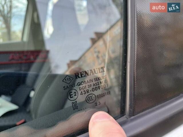 Білий Рено Зое, об'ємом двигуна 0 л та пробігом 12 тис. км за 14800 $, фото 138 на Automoto.ua