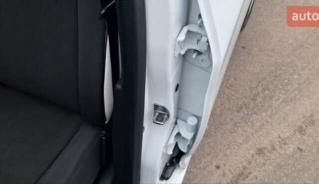 Белый Рено Зое, объемом двигателя 0 л и пробегом 54 тыс. км за 13900 $, фото 63 на Automoto.ua