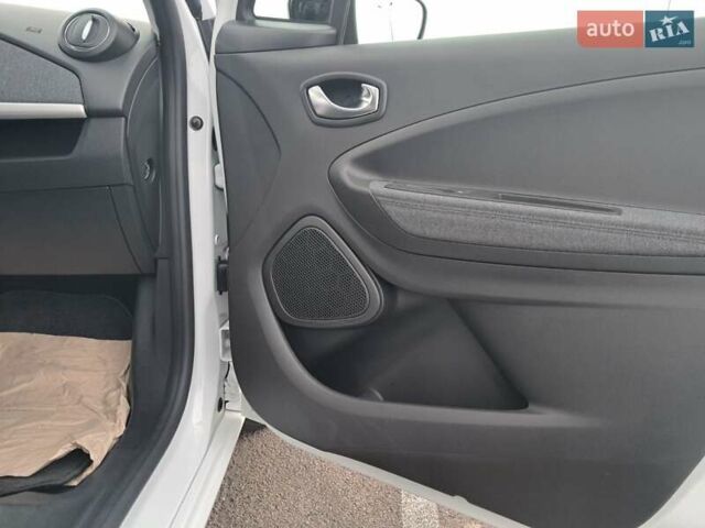 Білий Рено Зое, об'ємом двигуна 0 л та пробігом 12 тис. км за 14800 $, фото 33 на Automoto.ua
