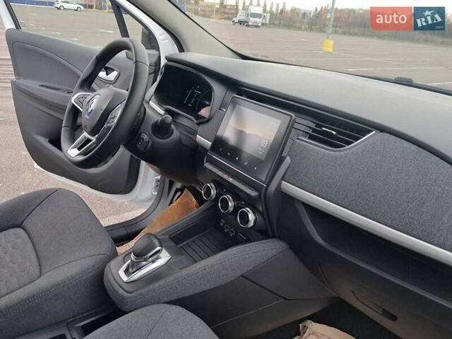 Білий Рено Зое, об'ємом двигуна 0 л та пробігом 12 тис. км за 14800 $, фото 41 на Automoto.ua