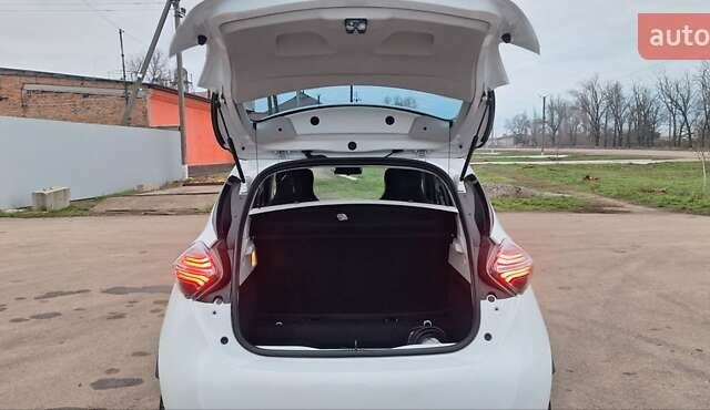 Белый Рено Зое, объемом двигателя 0 л и пробегом 54 тыс. км за 13900 $, фото 15 на Automoto.ua