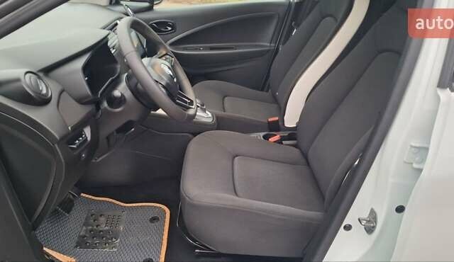 Белый Рено Зое, объемом двигателя 0 л и пробегом 54 тыс. км за 13900 $, фото 40 на Automoto.ua