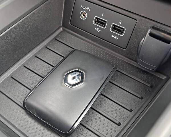 Белый Рено Зое, объемом двигателя 0 л и пробегом 15 тыс. км за 13900 $, фото 26 на Automoto.ua