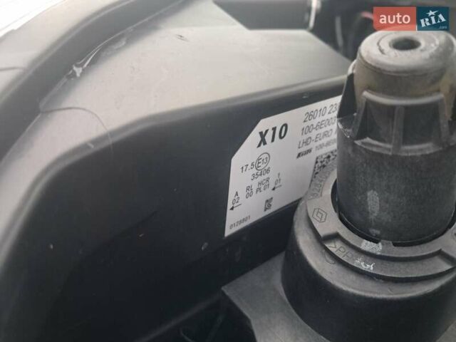 Белый Рено Зое, объемом двигателя 0 л и пробегом 15 тыс. км за 13900 $, фото 96 на Automoto.ua