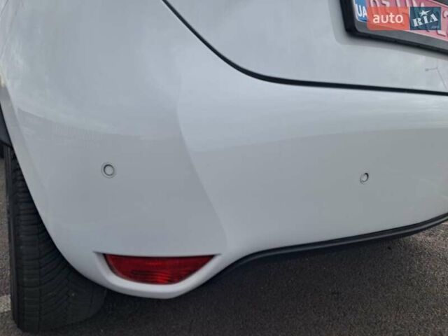Білий Рено Зое, об'ємом двигуна 0 л та пробігом 12 тис. км за 14800 $, фото 10 на Automoto.ua