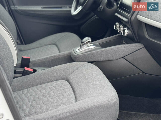 Белый Рено Зое, объемом двигателя 0 л и пробегом 71 тыс. км за 12700 $, фото 15 на Automoto.ua