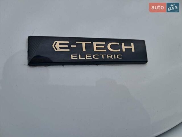 Белый Рено Зое, объемом двигателя 0 л и пробегом 15 тыс. км за 13900 $, фото 79 на Automoto.ua