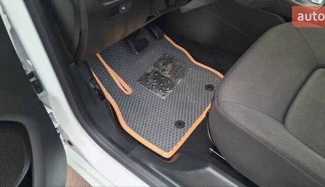 Белый Рено Зое, объемом двигателя 0 л и пробегом 54 тыс. км за 13900 $, фото 33 на Automoto.ua