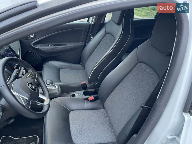 Белый Рено Зое, объемом двигателя 0 л и пробегом 31 тыс. км за 13999 $, фото 20 на Automoto.ua