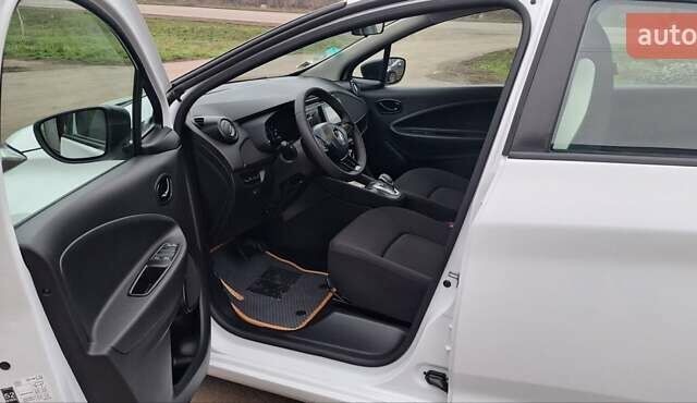 Белый Рено Зое, объемом двигателя 0 л и пробегом 54 тыс. км за 13900 $, фото 8 на Automoto.ua