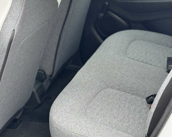 Белый Рено Зое, объемом двигателя 0 л и пробегом 71 тыс. км за 12700 $, фото 14 на Automoto.ua