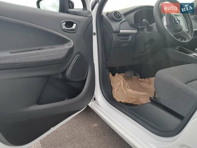 Білий Рено Зое, об'ємом двигуна 0 л та пробігом 12 тис. км за 14800 $, фото 81 на Automoto.ua