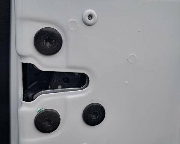 Білий Рено Зое, об'ємом двигуна 0 л та пробігом 12 тис. км за 14800 $, фото 18 на Automoto.ua