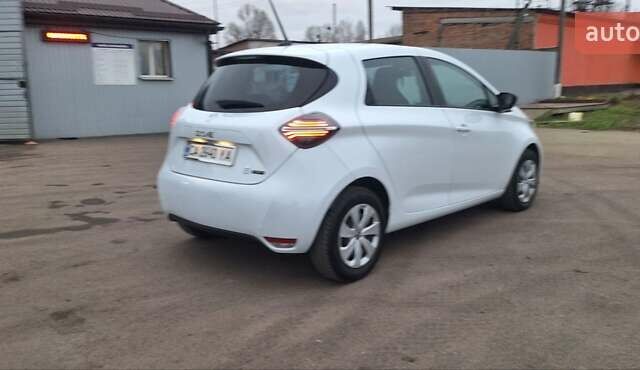 Белый Рено Зое, объемом двигателя 0 л и пробегом 54 тыс. км за 13900 $, фото 93 на Automoto.ua