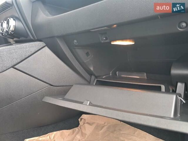 Белый Рено Зое, объемом двигателя 0 л и пробегом 15 тыс. км за 13900 $, фото 29 на Automoto.ua