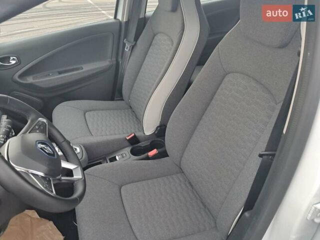 Білий Рено Зое, об'ємом двигуна 0 л та пробігом 12 тис. км за 14800 $, фото 56 на Automoto.ua