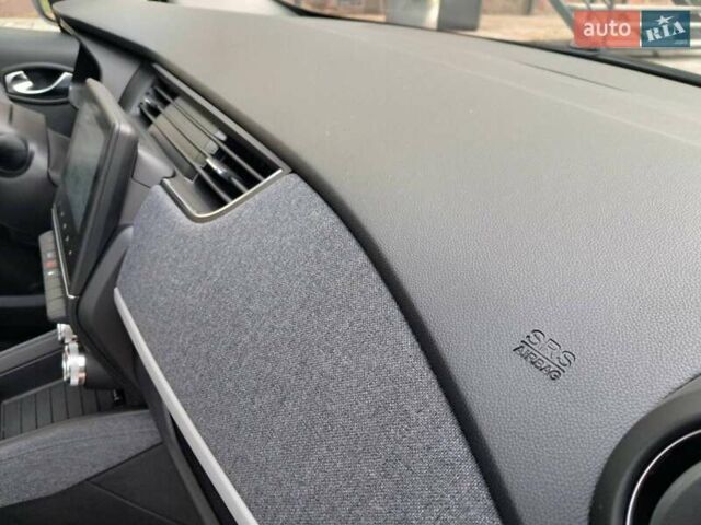 Белый Рено Зое, объемом двигателя 0 л и пробегом 15 тыс. км за 13900 $, фото 126 на Automoto.ua