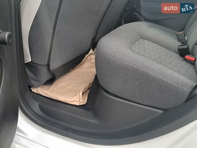 Білий Рено Зое, об'ємом двигуна 0 л та пробігом 12 тис. км за 14800 $, фото 52 на Automoto.ua