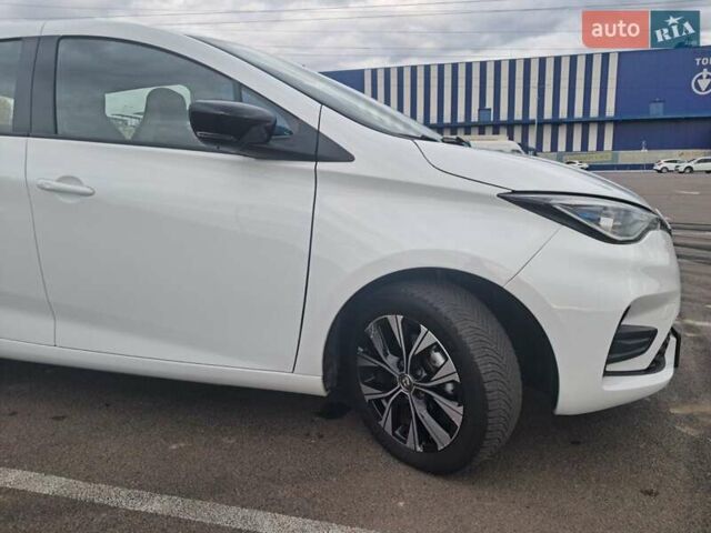 Білий Рено Зое, об'ємом двигуна 0 л та пробігом 12 тис. км за 14800 $, фото 126 на Automoto.ua