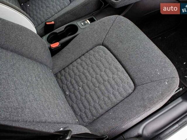 Білий Рено Зое, об'ємом двигуна 0 л та пробігом 16 тис. км за 14200 $, фото 13 на Automoto.ua