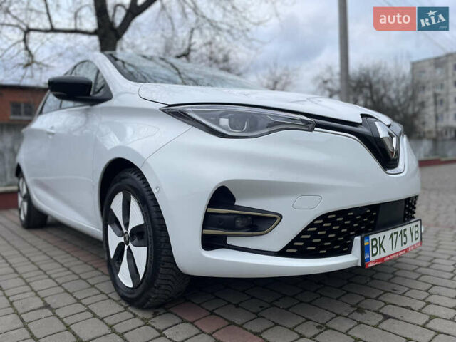 Белый Рено Зое, объемом двигателя 0 л и пробегом 31 тыс. км за 13999 $, фото 4 на Automoto.ua