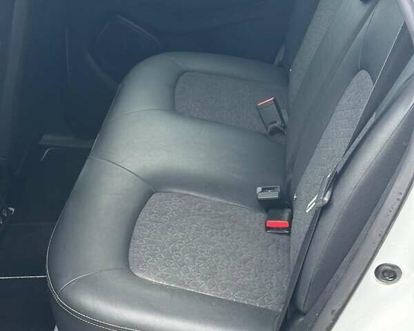 Белый Рено Зое, объемом двигателя 0 л и пробегом 29 тыс. км за 12158 $, фото 21 на Automoto.ua